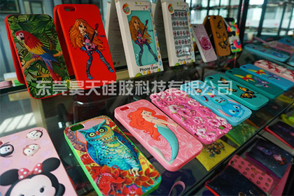 硅胶手机壳生产厂家是如何做精美的卡通图案