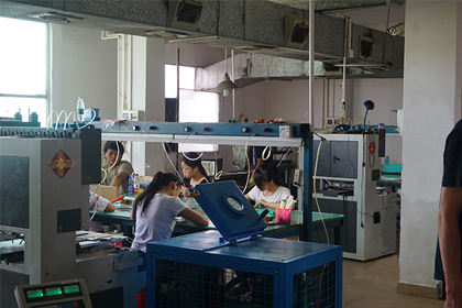 双面滴胶PVC钥匙扣生产厂家效率高吗