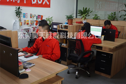 找硅胶烟盒保护套批发，哪个硅胶制品厂更好