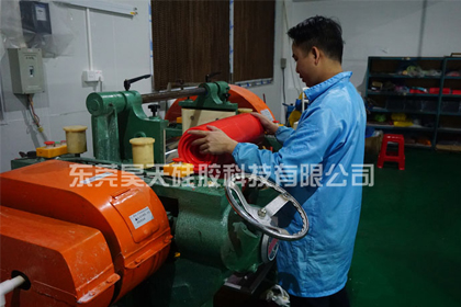 硅胶制品中的隔热垫调色难吗