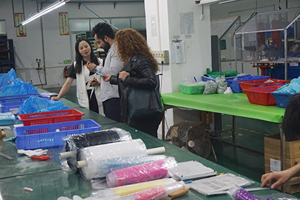 不远万里，硅胶套客户来硅胶制品厂参观