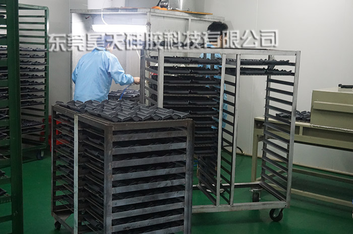 硅胶握套找设备齐全的硅胶套生产厂家