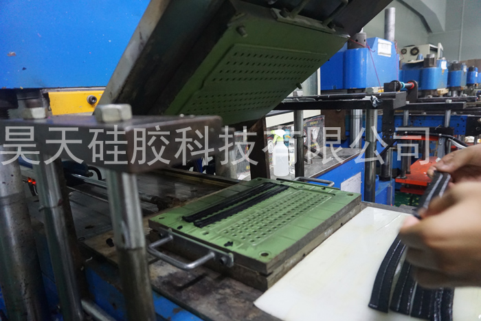 铁氟龙涂料对硅胶套模具的作用，来自硅胶制品厂的分享