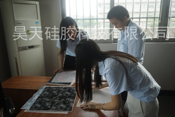 硅胶制品定制会遭遇那些难题