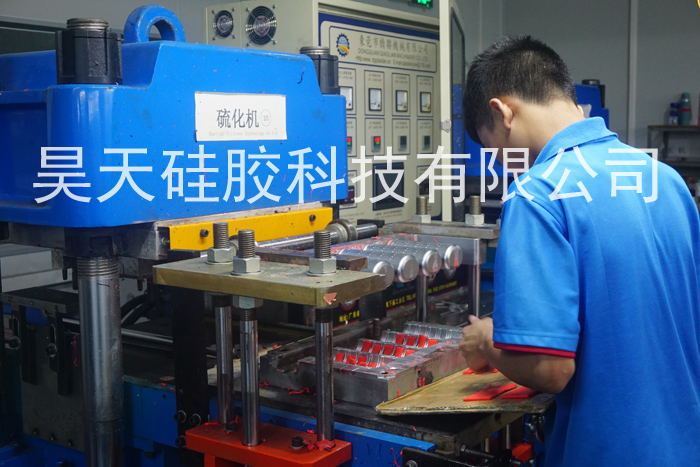 硅胶制品厂生产，台湾包胶智能手环